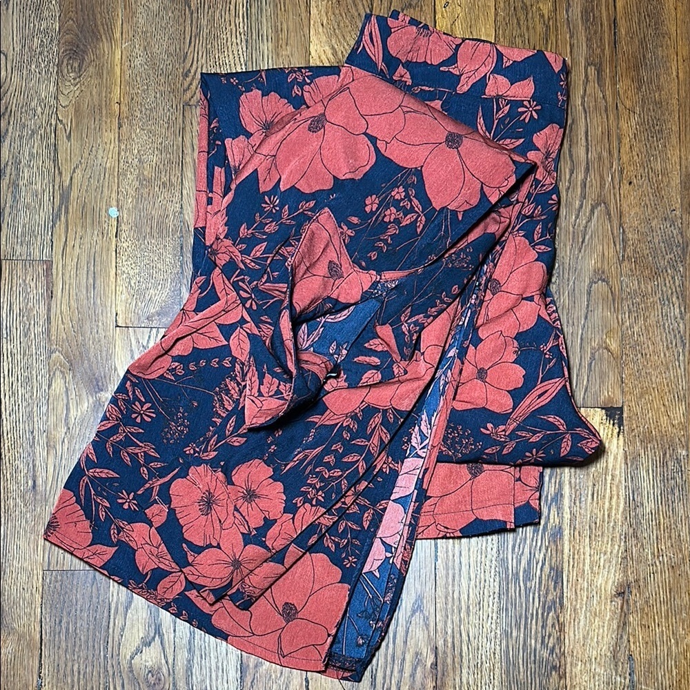 PrettyLittleThing Red and Navy Floral Set - Picture 6 of 7